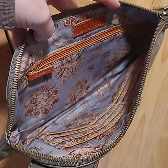 Elegant Gray Hobo Sable Wristlet - Picture 3 of 6